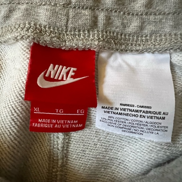 SOLD Men’s NIKE Track & Field jogger sweatpants. Size XL - Picture 4 of 7